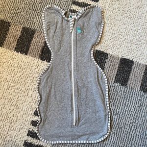 Love to dream hands up swaddle